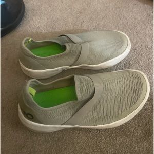 Oofos grey comfort shoe